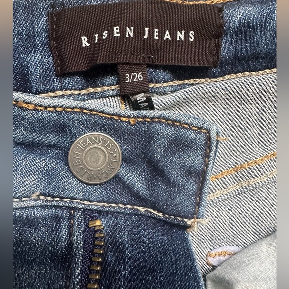 NWT Risen Distressed Straight Leg Jean - Women’s Size 26/3 - Picture 11 of 13